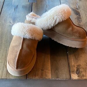 UGG Disquette slippers.  Platform style chestnut size 9 women’s